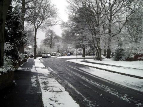 Aprilsnow2   (my road in farnborough)