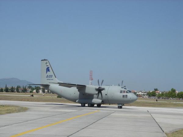 This is a C-27 Spartan.

A very beautiful transporter.
Italy use it a lot for their airshows.

Would you believe it, this is a transporter but they flip it upside down!

Amazing!